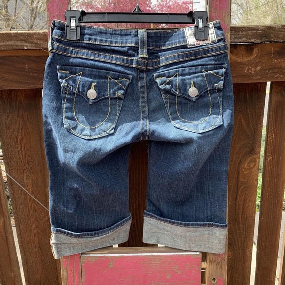 INVENTORY LIQUIDATION SALE! True Religion Long Cuffed Shorts Size 26 - Picture 5 of 6